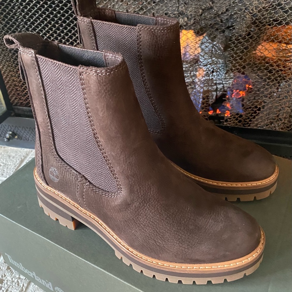 TIMBERLAND WOMEN'S COURMAYEUR VALLEY CHELSEA BOOTS